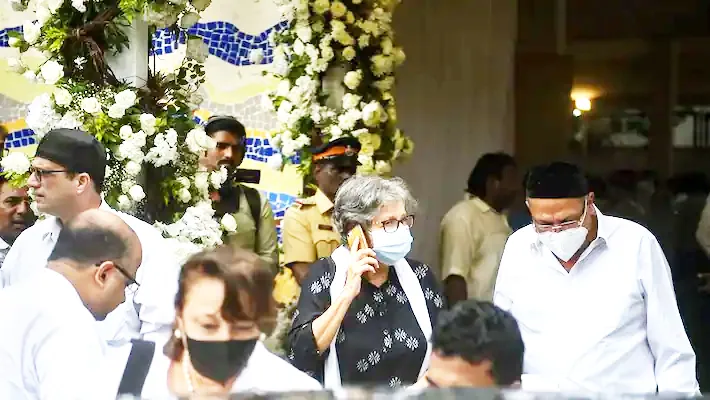 टाटा संस के पूर्व अध्यक्ष साइरस मिस्त्री का अंतिम संस्कार किया गया...अनिल अंबानी, सुप्रिया सुले समेत कई लोग शामिल हुए