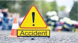 मुंबई-अहमदाबाद राष्ट्रीय राजमार्ग पर दो वाहनों की टक्कर में 3 लोगों की मौत, 2 घायल...