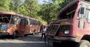 पालघर में  जव्हार-सिलवासा रोड पर महाराष्ट्र रोडवेज की दो बसें भिड़ीं, 20 यात्री घायल...
