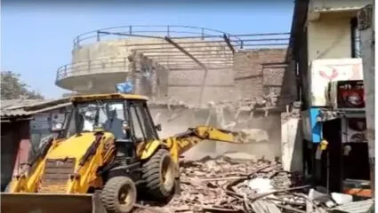 दिवा में शिवसेना की शाखा पर चला प्रशासन का बुलडोजर... शिंदे गुट जान-बूझकर परेशान कर रहा है- सुभाष भोईर