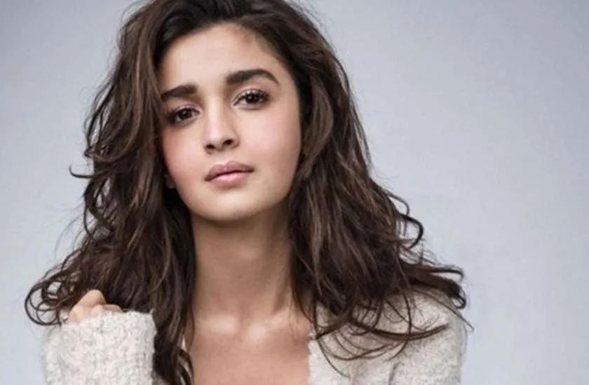 बॉलीवुड अभिनेत्री आलिया भट्ट की ननद और बहन में हुआ था भयंकर झगड़ा... कई सालों तक एक दूसरे का चेहरा नहीं देखा