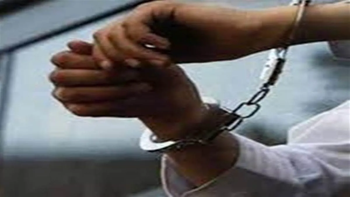 मुंबई के सेवरी इलाके में ड्राइवर दिखाता था मालिक की नाबालिग बेटी को पोर्न... हुआ गिरफ्तार