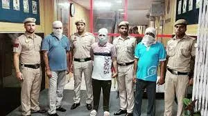 मुंबई के जवेरी बाजार में फिल्म ‘स्पेशल २६’ की तर्ज पर लूट की वारदात...