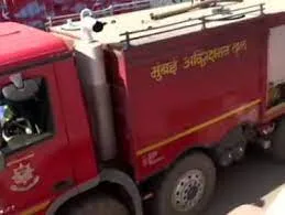 वसई फाटा इलाके में एक कंपनी में लगी आग...  हर तरफ धुएं का गुबार