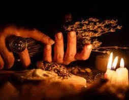 पुणे में अंधविश्वास का अंधा खेल...महिला प्रेगनेंट हो इसलिए तांत्रिक ने खिलाया इंसान के हड्डी का चुर्ण