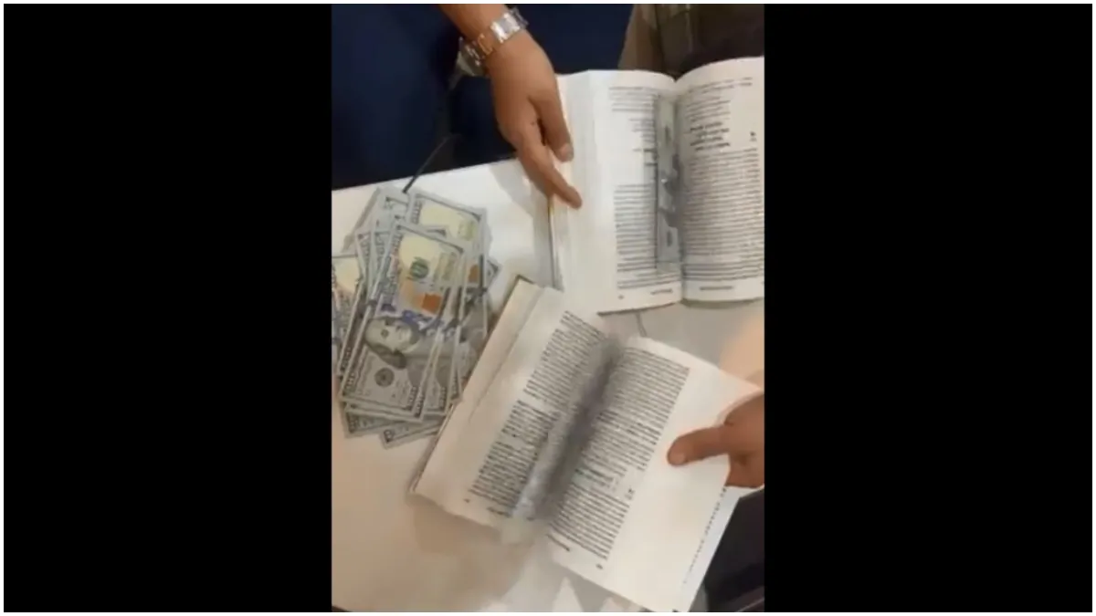 मुंबई के अंतर्राष्ट्रीय हवाईअड्डे से किताबों के पन्नों में छुपाए थे 90,000 अमेरिकी डॉलर... कस्टम विभाग ने दो विदेशियों को दबोचा 