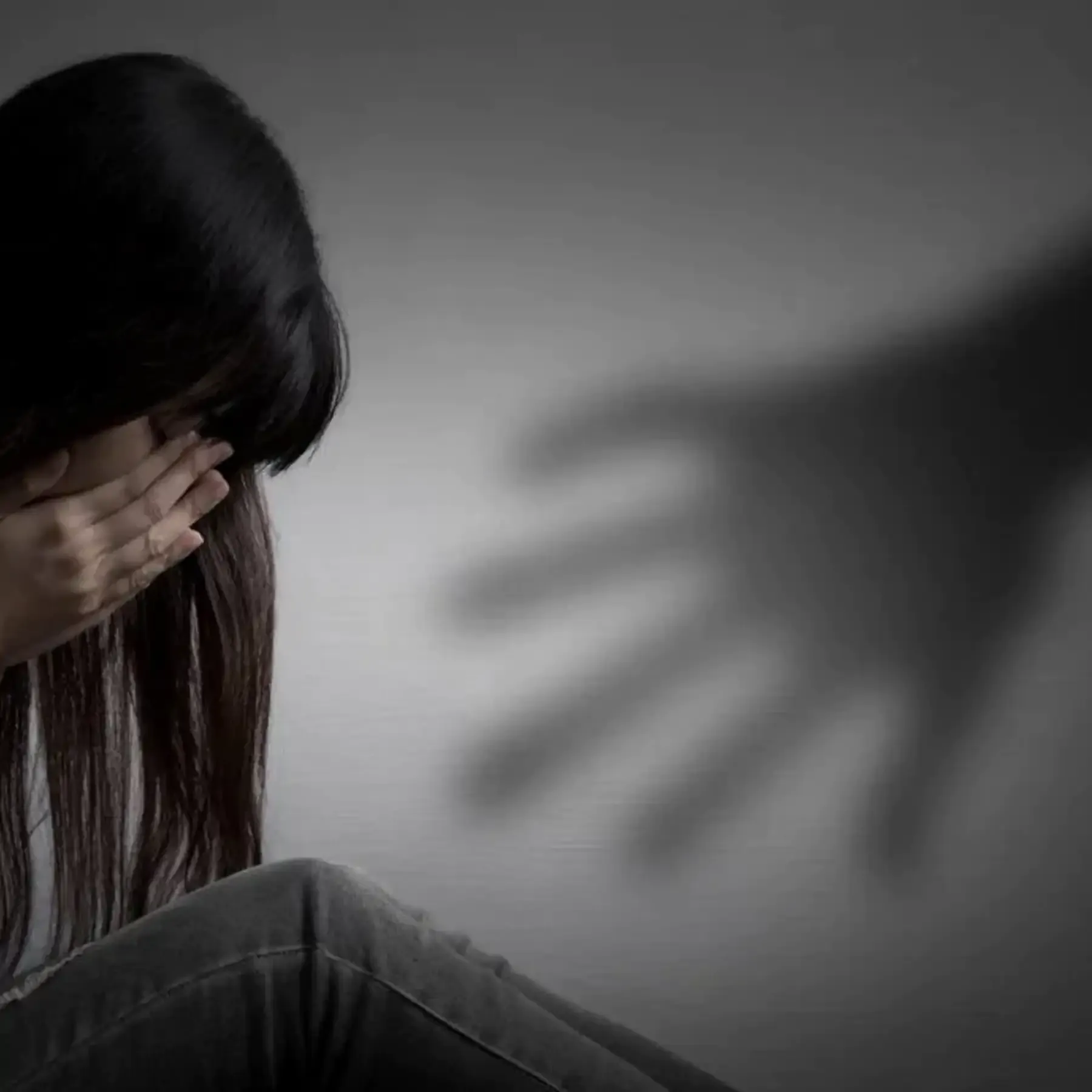 मुंबई कोर्ट की अहम टिप्पणी, बाहर ही नहीं घर के भीतर भी लड़कियों की सुरक्षा जरूरी... 