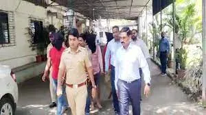 पालघर जिले में प्रेमी को पेड़ से लटकाया, फिर 2 दरिदों ने लड़की से किया गैंगरेप