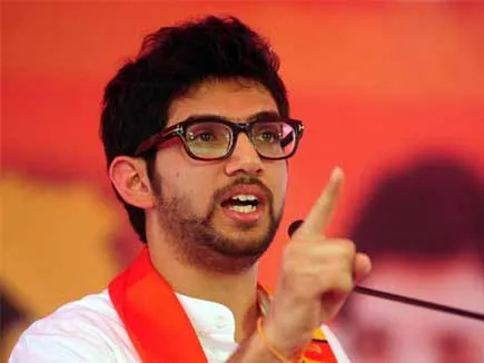 मुंबई में राजनीतिक प्रदूषण भी चरम पर पहुंच गया है - आदित्य ठाकरे 