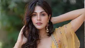 एक्ट्रेस रिया चक्रवर्ती पॉपुलर रियलिटी शो का बनीं हिस्सा... प्रोमो देख सुशांत सिंह राजपूत के भड़के फैंस