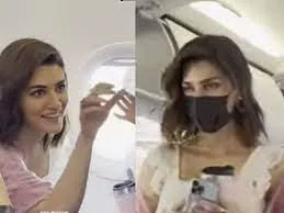 एक्ट्रेस कृति सेनन ने फ्लाइट की इकोनॉमी क्लास में किया सफर... सादगी पर फैंस हुए फिदा