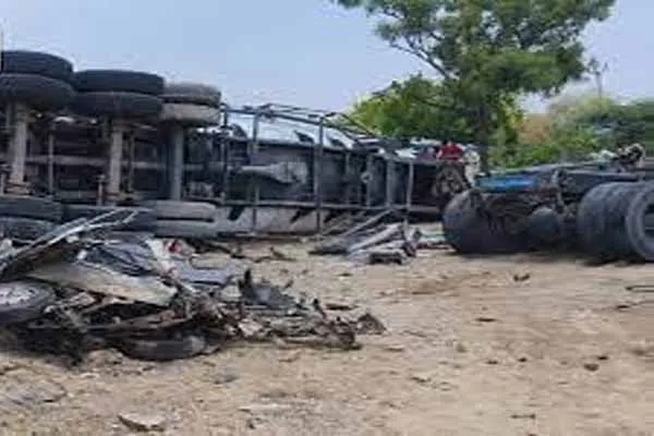 जयपुर-अजमेर हाईवे पर दर्दनाक हादसा ,  जियारत करने जा रहे लोगों की कार पर पलटा टैंकर, 8 की मौत