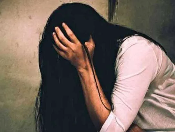 फिल्म की शूटिंग के लिए मुंबई आई १९ वर्षीया युवती का यौन शोषण...