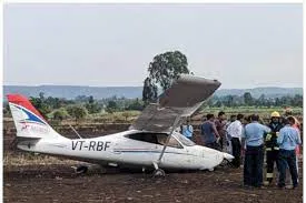 कर्नाटक: बेलगावी में ट्रेनिंग विमान में तकनीकी खराबी, इमरजेंसी लैंडिंग, दो पायलट घायल