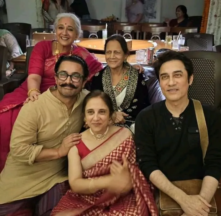 मां के जन्मदिन पर भाई आमिर खान संग नजर आए फैसल खान, कभी लगाए थे मिस्टर परफेक्शनिस्ट पर गंभीर आरोप