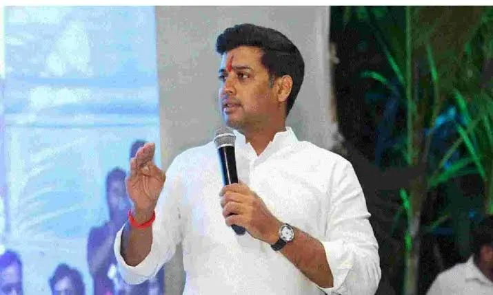 Thane: श्रीकांत की सीट पर फिर BJP ने ठोंका दावा, लोकसभा चुनाव के पहले किसके लिए 'बैटिंग' करेंगे एकनाथ शिंदे?