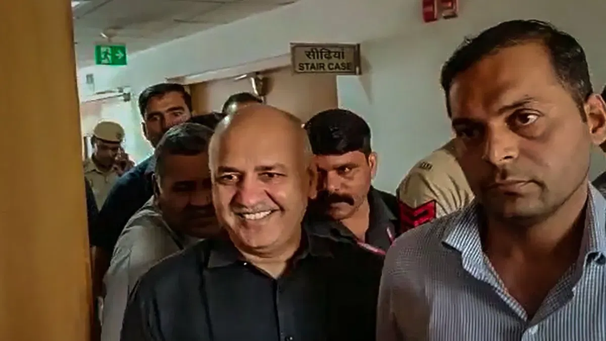 मनीष सिसोदिया के घर पहुंचने से पहले बिगड़ी पत्नी की तबीयत, अस्पताल में भर्ती; नहीं हुई मुलाकात