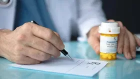 अब महंगी दवा लिखने वाले डॉक्टर की बजेगी बैंड, ये है नियम