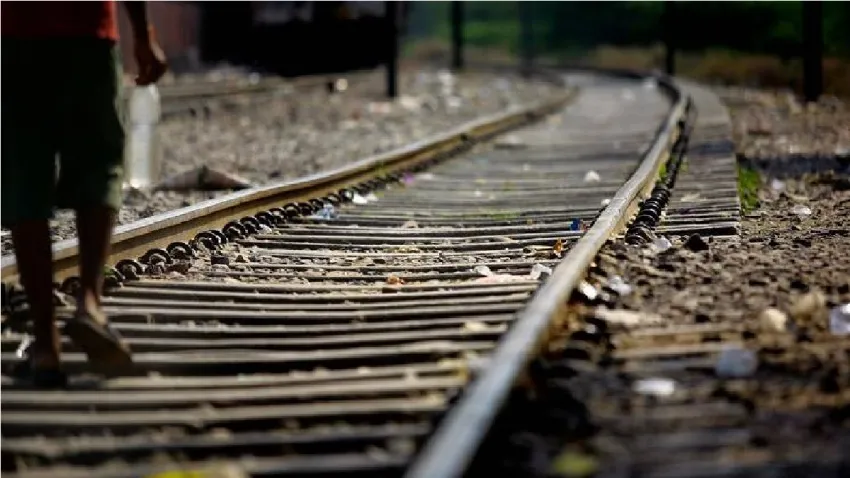 मुंबई में टला रेल हादसा, अंबरनाथ स्टेशन पर ईएमयू ट्रेन बेपटरी; किसी के हताहत होने की खबर नहीं