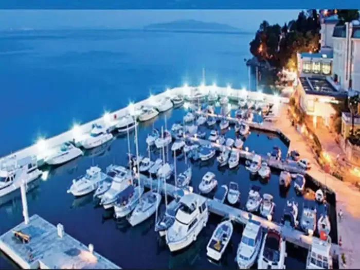 yacht-parking-101176640