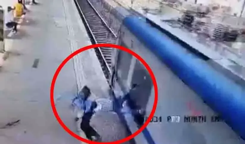 मुंबई के मलाड रेलवे स्टेशन पर एक लड़के की ट्रेन की चपेट में आने से मौत