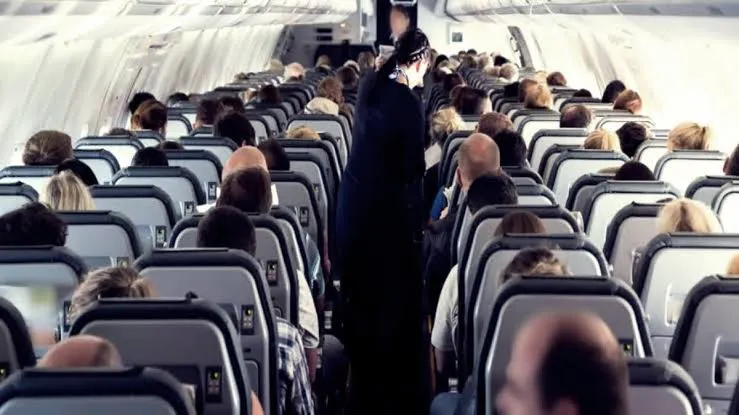 मुंबई जा रहे एक विमान में महिला से छेड़छाड़ के आरोप में व्यक्ति गिरफ्तार