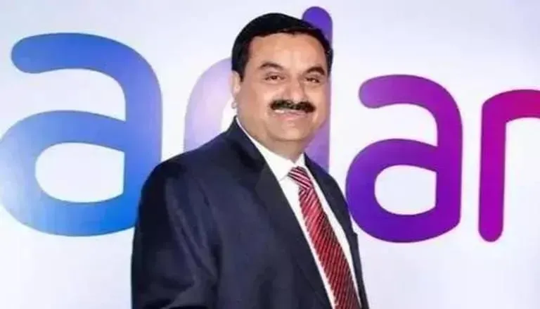 महाराष्ट्र सरकार ने औपचारिक रूप से धारावी पुनर्विकास परियोजना को अडानी समूह को सौंप दिया