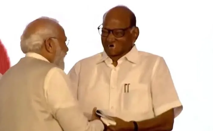 शरद पवार का PM मोदी के साथ मंच साझा करने से सहयोगियों में खलबली