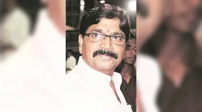 मुंबई पुलिस की आर्थिक अपराध शाखा ने 500 करोड़ घोटाला मामले में शिवसेना (यूबीटी) के रवींद्र वायकर से पूछताछ की  