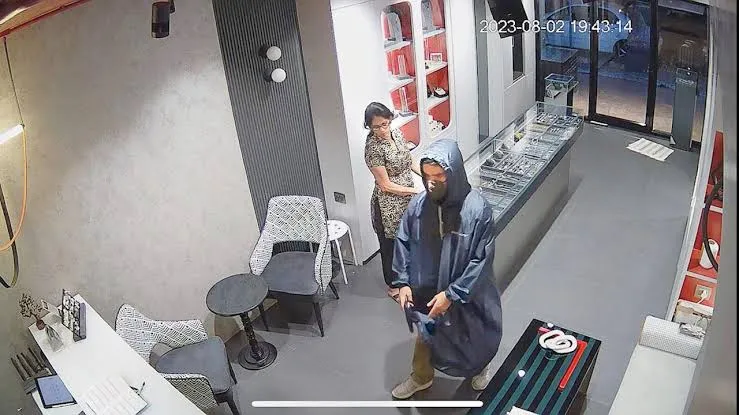 बांद्रा आभूषण की दुकान में सशस्त्र डकैती के प्रयास के लिए जम्मू-कश्मीर के व्यक्ति को किया गिरफ्तार