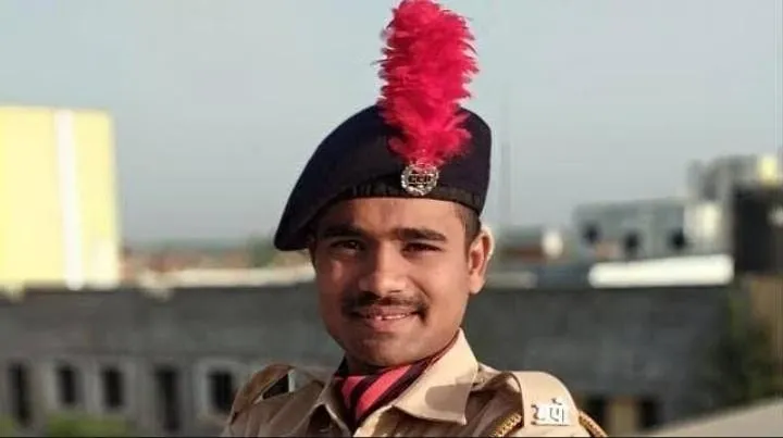  ठाणे पुलिस बल में कार्यरत एक पुलिसकर्मी ने पत्नी द्वारा कथित उत्पीड़न से परेशान पुलिसकर्मी ने आत्महत्या का किया प्रयास