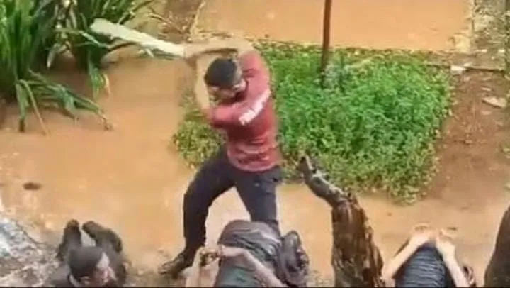 सीनियर एनसीसी कैडेट ने कीचड़ में जूनियर्स पर छड़ी से किया हमला