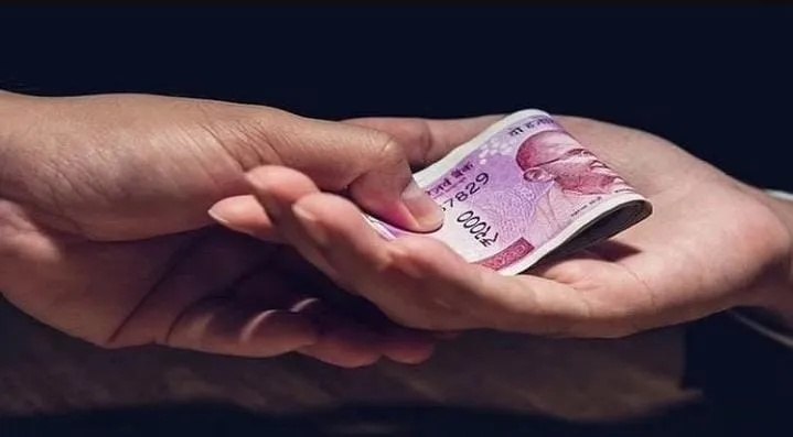 पुणे में मेडिकल कॉलेज के डीन को एमबीबीएस प्रवेश के लिए 10 लाख रुपये रिश्वत लेने के आरोप में गिरफ्तार किया