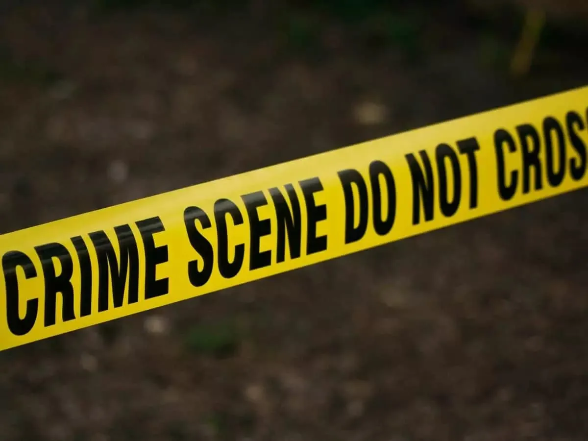 मुंबई में लुटेरों ने मुंह पर टेप चिपकाया, 70 साल की महिला की मौत, पति घायल