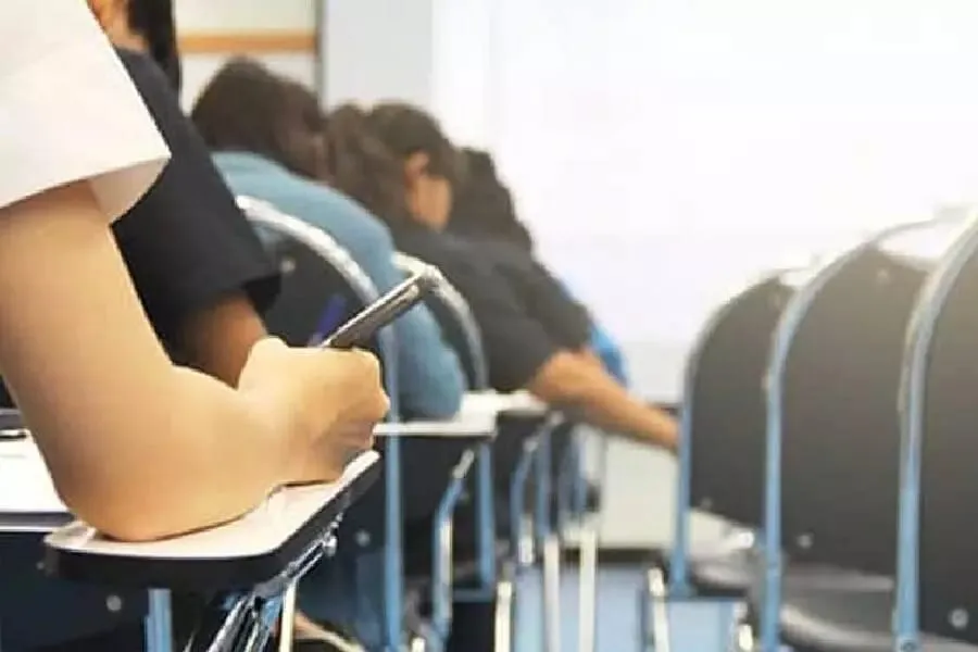 तकनीकी खराबी के कारण तलाथी भर्ती परीक्षा में देरी, कांग्रेस ने राज्य सरकार पर निशाना साधा