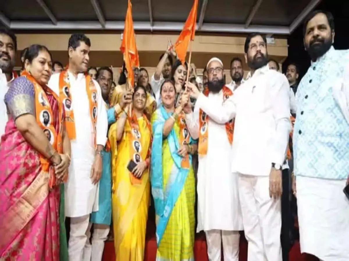 महाराष्ट्र कांग्रेस को एक बड़ा झटका देते हुए पार्टी के कई पूर्व पार्षदों ने दिया झटका