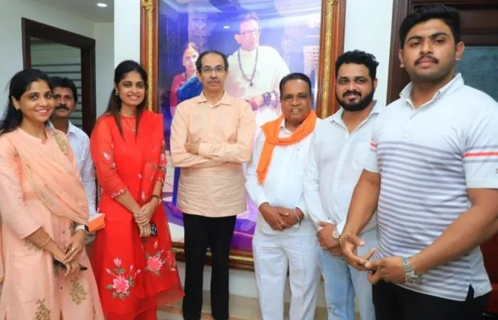 शिरडी के पूर्व लोकसभा सांसद भाऊसाहेब वाकचौरे ठाकरे समूह शिव सेना में शामिल हो गए