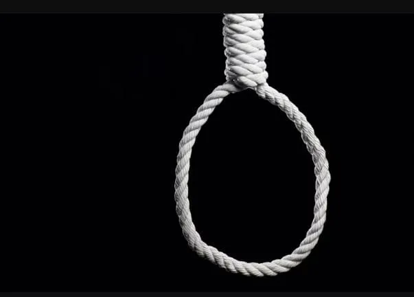 मुंबई की झुग्गी बस्ती में महिला अपने घर में फंदे से लटकी मिली