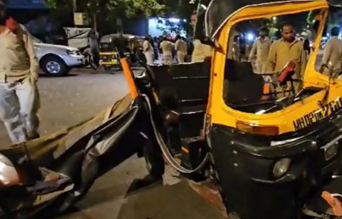 मुंबई के कांदिवली ठाकुर गांव में तेज रफ्तार फॉर्च्यूनर की चपेट में आने से एक रिक्शा चालक की मौके पर ही मौत 