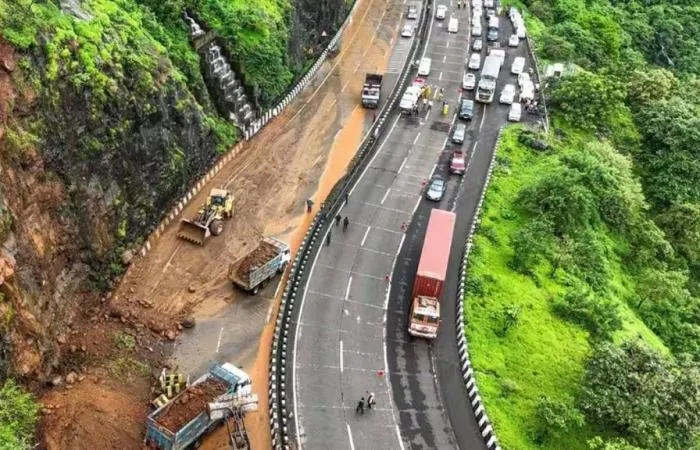 मुंबई पुणे एक्सप्रेसवे पर पुणे की ओर जाने वाला ट्रैफिक आज यानी शुक्रवार को दो घंटे के लिए बंद रहेगा