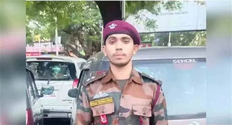 पुणे की रेलवे पुलिस टीम ने नकली आर्मी ऑफिसर को गिरफ्तार किया 15 अगस्त को लाल किले में भी हुआ था दाखिल