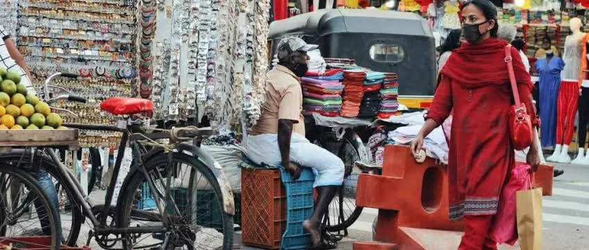 शिवसेना (यूबीटी) कार्यकर्ताओं ने ठाणे में हॉकरों के खिलाफ कार्रवाई की निंदा की