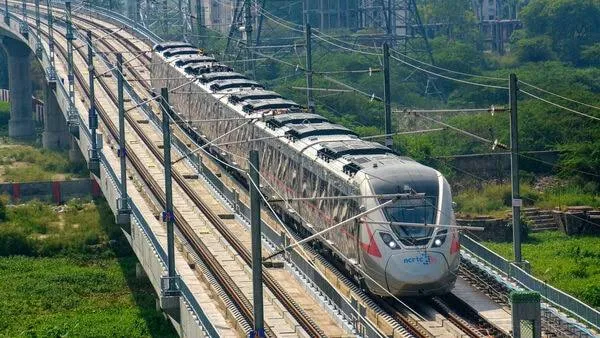 देश की पहली रैपिडएक्स ट्रेन (RapidX Train) चलने के लिए तैयार