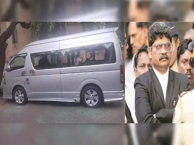 मराठा आरंक्षण के खिलाफ मुकदमा लड़ने वाले वकील गुणरत्न सदावर्ते के मुंबई आवास के बाहर तोड़-फोड़