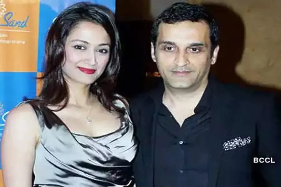 अभिनेत्री गायत्री जोशी और उनके पति हुए कार दुर्घटना के शिकार