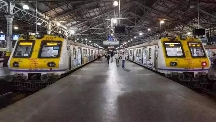 हार्बर लाइन पर ट्रेनें 15 मिनट की देरी से जूझ रही हैं; पनवेल-बेलापुर सेक्शन को राहत