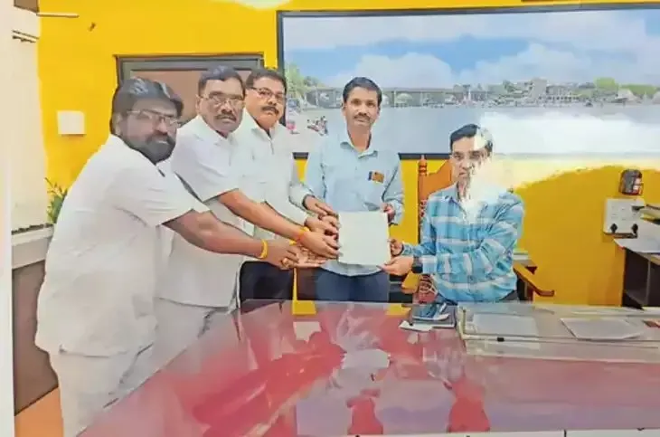 शालीमार में सीवेज प्रदूषण से व्यापारी परेशान