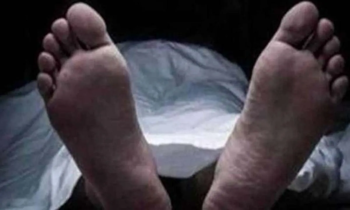 मुंबई पुलिस के पूर्व सहायक आयुक्त प्रदीप टेमकर ने 7वीं मंजिल से कूदकर दी जान