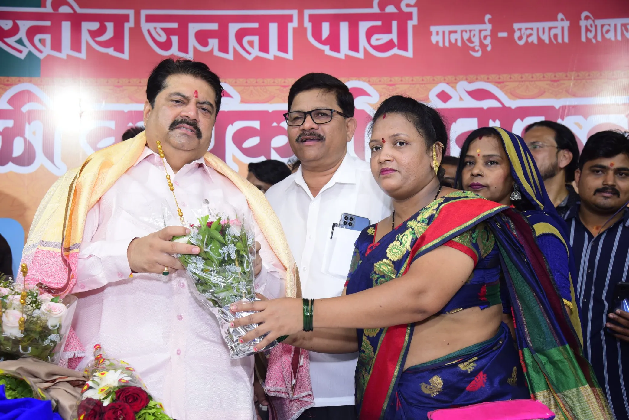 सांसद मनोज कोटक का  गोवंडी शिवाजीनगर मे दीवाली कार्यकर्ता स्नेह सम्मेलन मे हुआ भव्य स्वागत