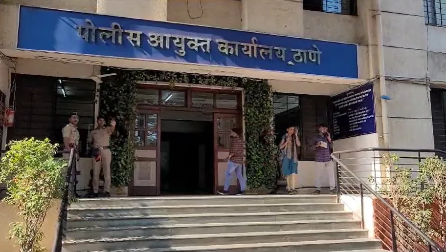 लोकल ट्रेंन में भीड़ का फायदा उठाकर करते थे मोबाइल चोरी... कल्याण रेलवे पुलिस ने किया दोनों को गिरफ्तार